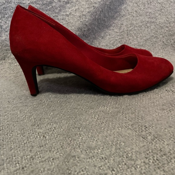Dexflex Comfort Red Heels with Suede Finish - Picture 2 of 8